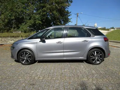 Citroën C4 Picasso 2017 - 12990 EUR, 175000 km - AUTO.MOTO.pt - 175000km - foto 4 de 44