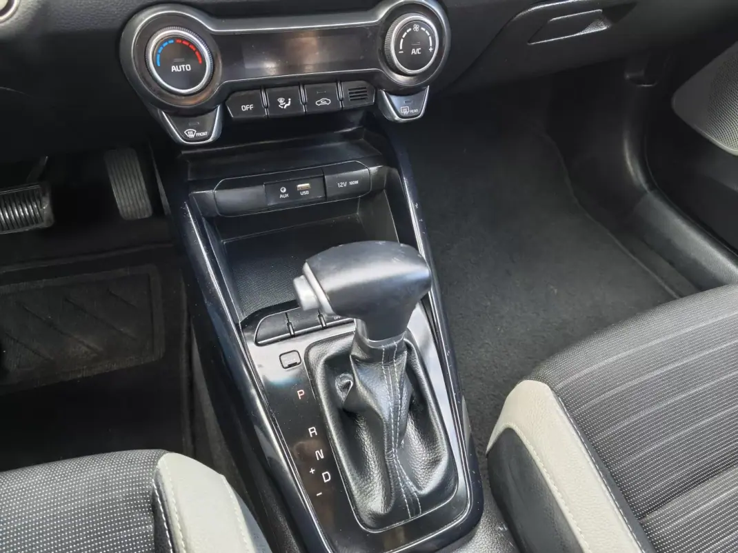 Kia Stonic 2019 - 15900 EUR, 32000 km - AUTO.MOTO.pt - 32000km - foto 14 de 15