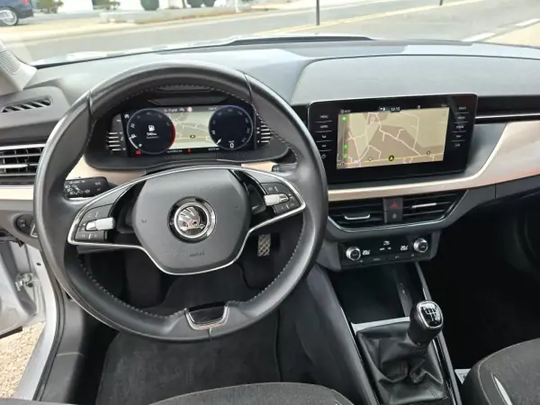 Skoda Kamiq 2023 - 16950 EUR, 58572 km - AUTO.MOTO.pt - 58572km - foto 6 de 10