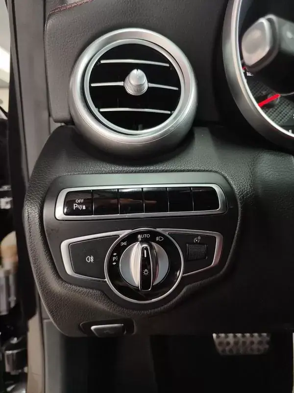 Mercedes-Benz C 63 AMG 2015 - 59500 EUR, 60000 km - AUTO.MOTO.pt - 60000km - foto 27 de 51