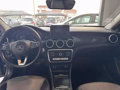 Mercedes-Benz CLA 180 2018 - 21500 EUR, 179900 km - AUTO.MOTO.pt - 179900km - foto 15 de 25