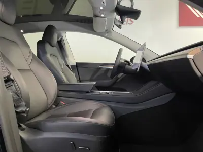 Tesla Model Y 2024 - 38500 EUR, 68000 km - AUTO.MOTO.pt - 68000km - foto 17 de 43