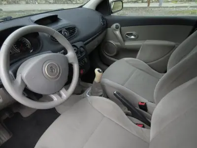 Renault Clio 2006 - 3990 EUR, 249000 km - AUTO.MOTO.pt - 249000km - foto 18 de 38