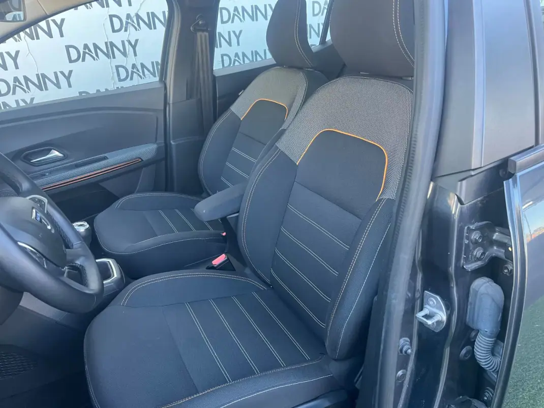Dacia Sandero 2022 - 15250 EUR, 53000 km - 53000km - foto 4 de 15