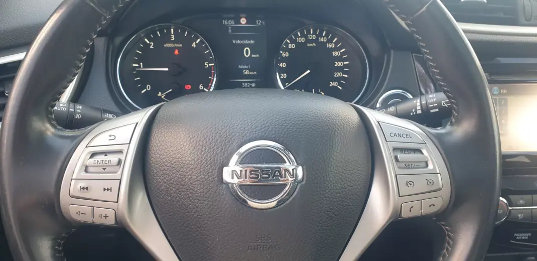 Nissan Qashqai 2015 - 14950 EUR, 104000 km - AUTO.MOTO.pt - 104000km - foto 7 de 13