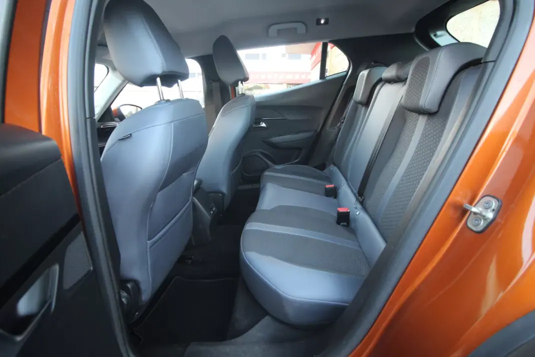 Peugeot e-2008 2020 - 19450 EUR, 54000 km - AUTO.MOTO.pt - 54000km - foto 19 de 41