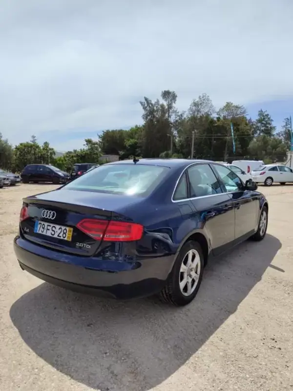 Audi A4 2008 - 8950 EUR, 347650 km - AUTO.MOTO.pt - 347650km - foto 14 de 15