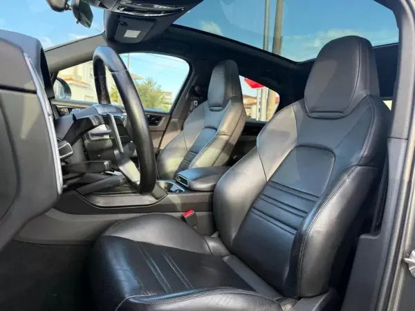 Porsche Cayenne Coupé 2021 - 64999 EUR, 119000 km - AUTO.MOTO.pt - 119000km - foto 29 de 37