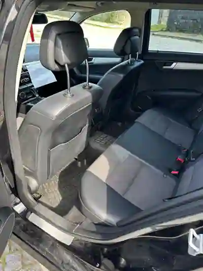 Mercedes-Benz C 220 2012 - 9799 EUR, 435000 km - AUTO.MOTO.pt - 435000km - foto 8 de 9