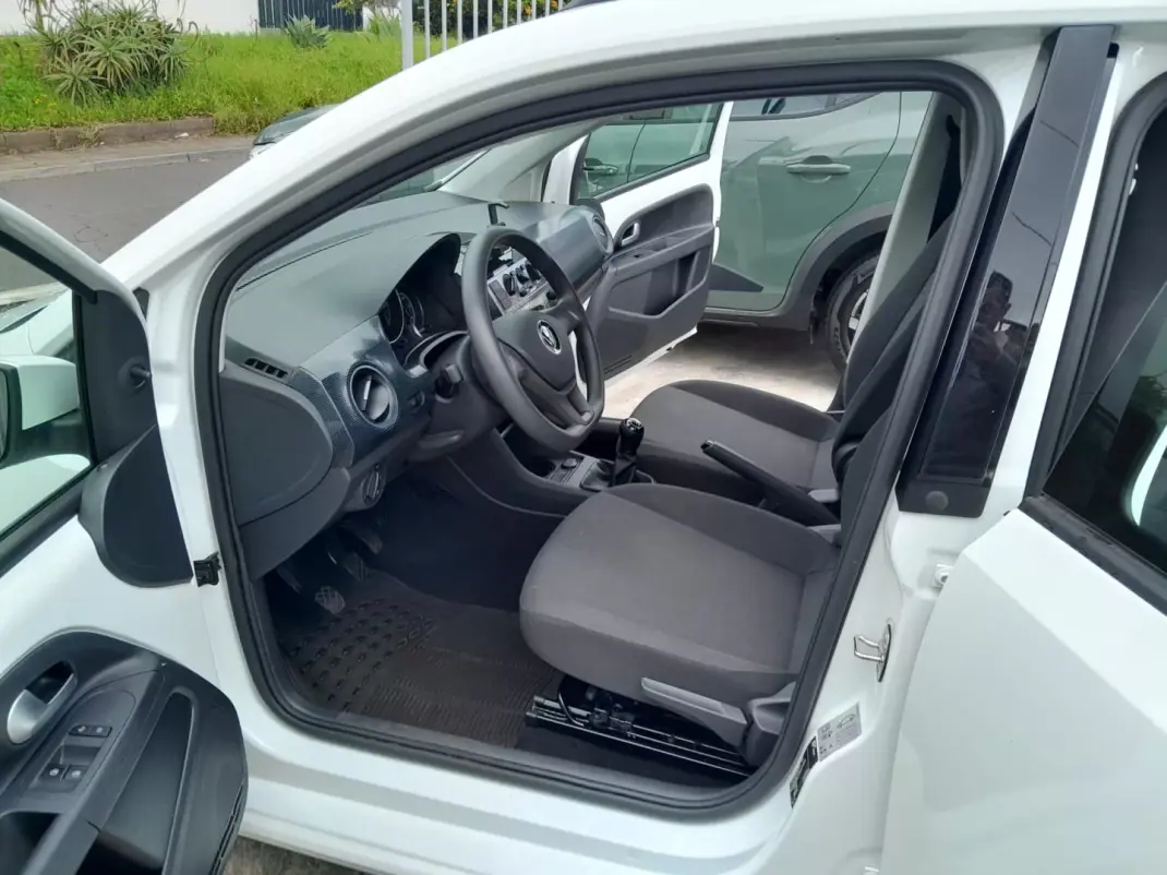 Volkswagen Up! 2024 - 15900 EUR, 43000 km - AUTO.MOTO.pt - 43000km - foto 6 de 11