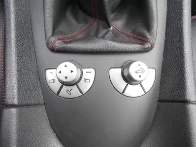 Mercedes-Benz SLK 200 2010 - 16000 EUR, 176098 km - AUTO.MOTO.pt - 176098km - foto 18 de 32