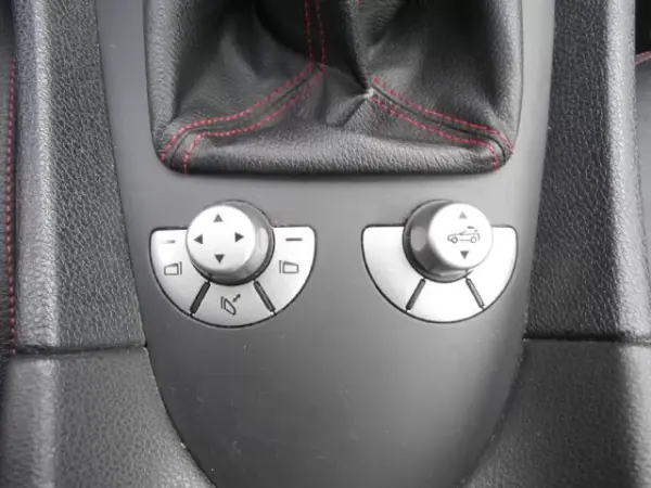 Mercedes-Benz SLK 200 2010 - 16000 EUR, 176098 km - AUTO.MOTO.pt - 176098km - foto 18 de 32
