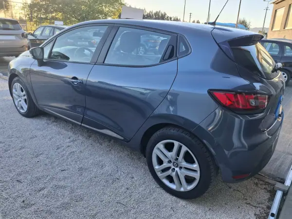 Renault Clio 2018 - 1295 EUR, 57123 km - AUTO.MOTO.pt - 57123km - foto 6 de 11