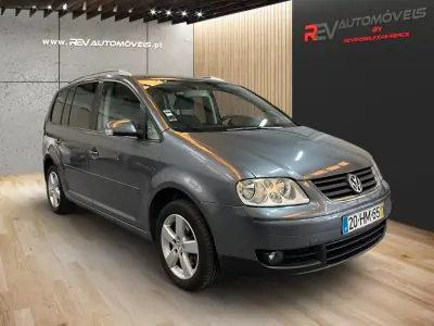 Volkswagen Touran 2009 - 11950 EUR, 151968 km - AUTO.MOTO.pt - 151968km - foto 2 de 19