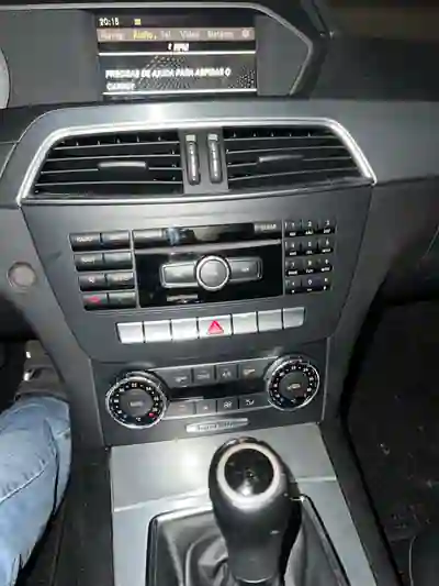 Mercedes-Benz C 220 2011 - 11000 EUR, 290000 km - AUTO.MOTO.pt - 290000km - foto 4 de 11