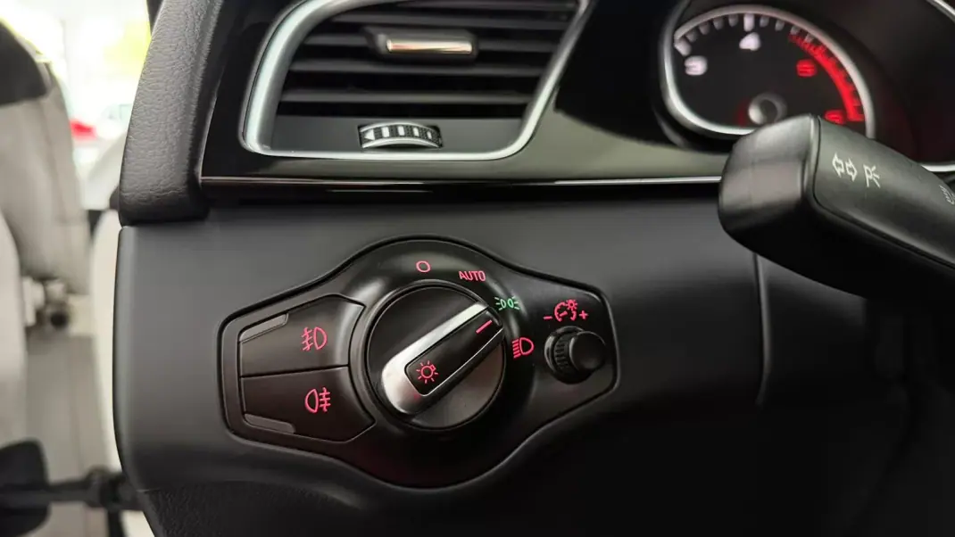 Audi A5 Cabrio 2016 - 25900 EUR, 121865 km - AUTO.MOTO.pt - 121865km - foto 28 de 32