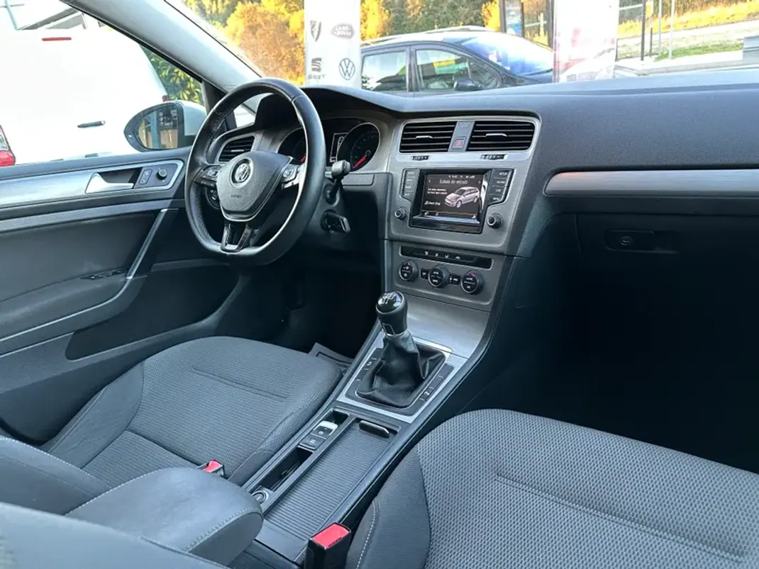 Volkswagen Golf Variant 2015 - 14000 EUR, 161500 km - AUTO.MOTO.pt - 161500km - foto 49 de 55