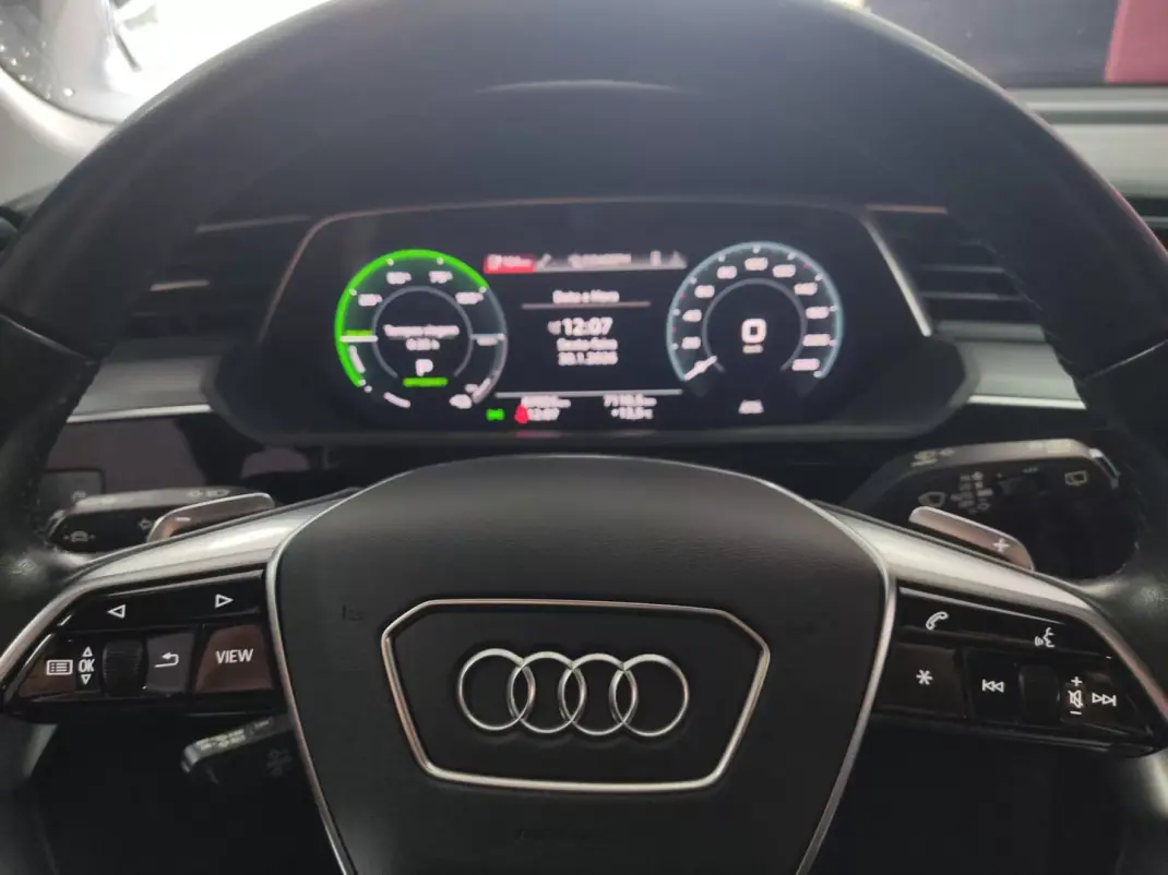Audi e-tron 2020 - 25900 EUR, 87000 km - AUTO.MOTO.pt - 87000km - foto 11 de 17