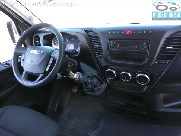 Iveco 2015 - 17850 EUR, 206000 km - AUTO.MOTO.pt - 206000km - foto 14 de 15