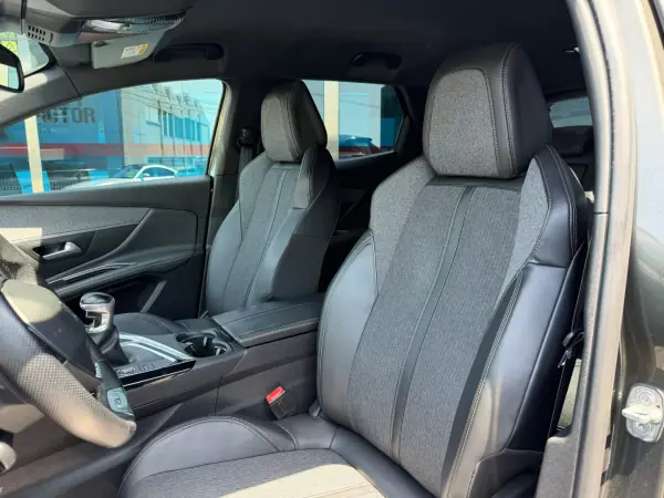Peugeot 3008 2017 - 16500 EUR, 162000 km - AUTO.MOTO.pt - 162000km - foto 9 de 12