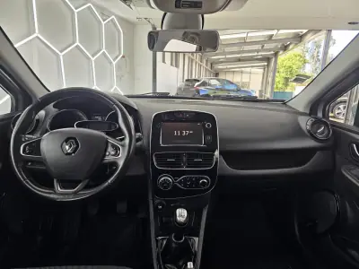 Renault Clio Sport Tourer 2019 - 8650 EUR, 259539 km - AUTO.MOTO.pt - 259539km - foto 18 de 24