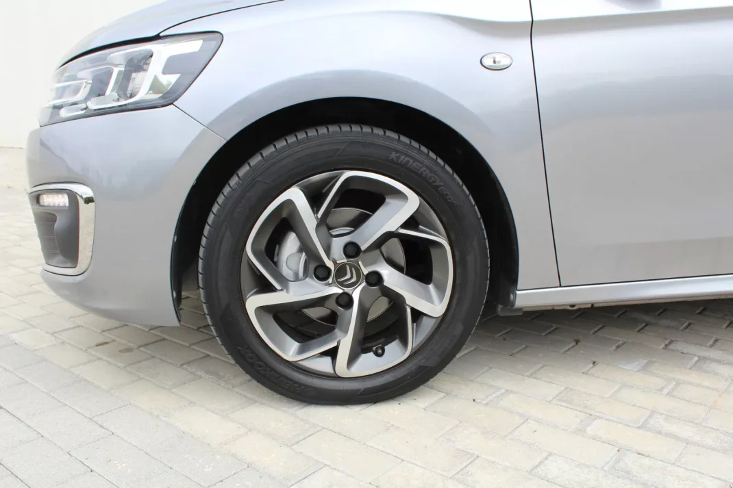 Citroën C-Elysée 2019 - 10500 EUR, 118000 km - AUTO.MOTO.pt - 118000km - foto 8 de 21