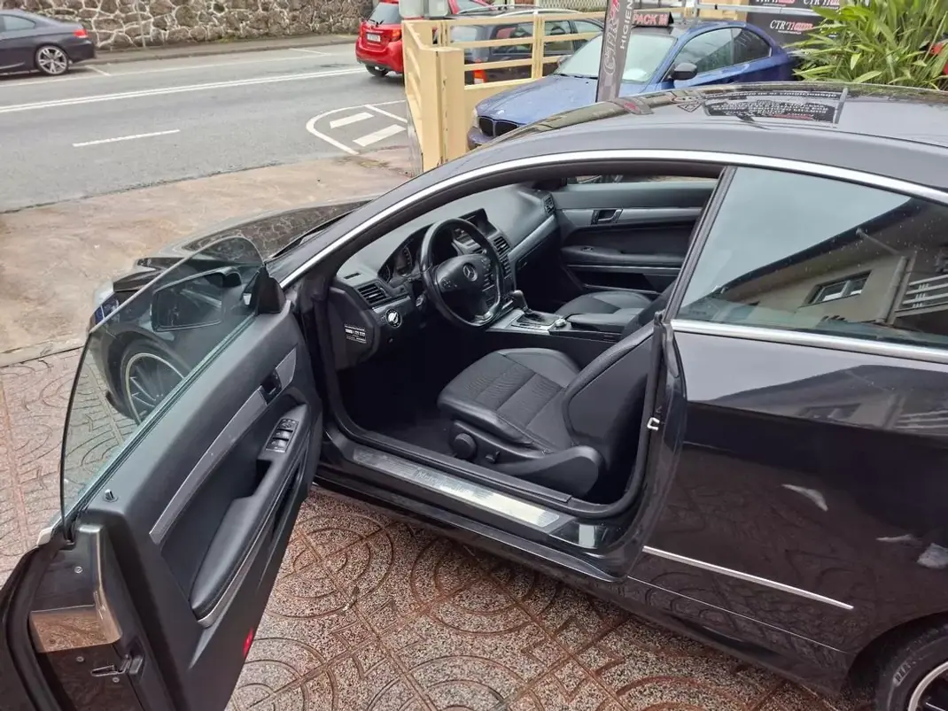 Mercedes-Benz E 250 2009 - 16500 EUR, 134447 km - AUTO.MOTO.pt - 134447km - foto 16 de 29