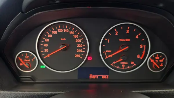 BMW 320 2013 - 12500 EUR, 218911 km - AUTO.MOTO.pt - 218911km - foto 40 de 56