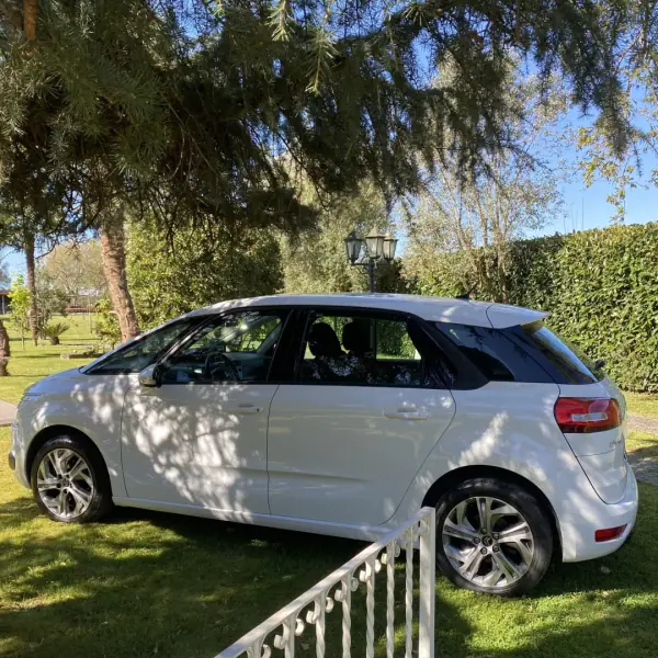 Citroën C4 Picasso 2016 - 13990 EUR, 168400 km - AUTO.MOTO.pt - 168400km - foto 4 de 28
