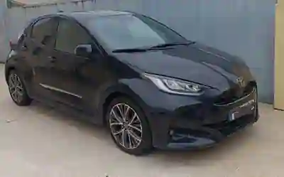 Toyota Yaris 2024 - 28000 EUR, 7870 km - AUTO.MOTO.pt - 7870km - foto 3 de 7