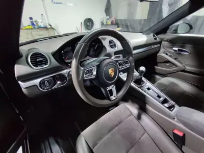 Porsche 718 Boxster 2019 - 64900 EUR, 68000 km - AUTO.MOTO.pt - 68000km - foto 18 de 36