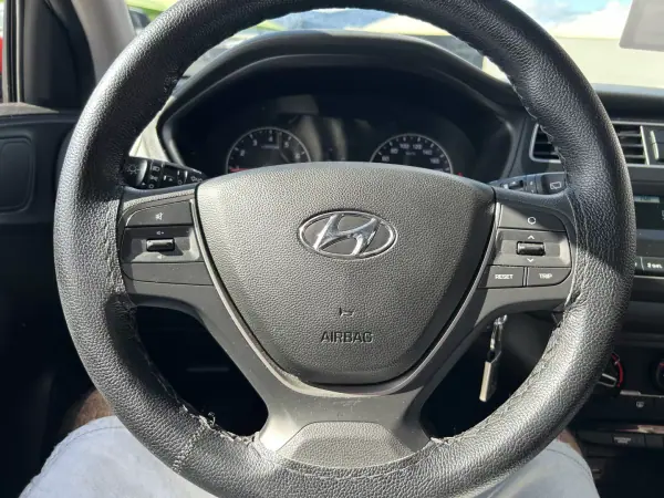 Hyundai i20 2020 - 13547 EUR, 43500 km - 43500km - foto 13 de 17