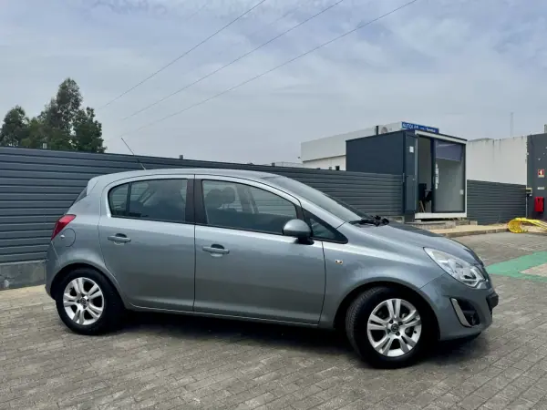 Opel Corsa 2011 - 6950 EUR, 212000 km - AUTO.MOTO.pt - 212000km - foto 5 de 19