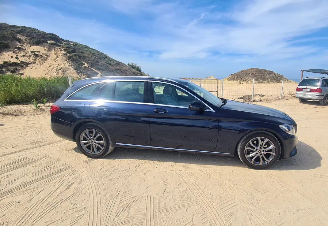 Mercedes-Benz C 180 2018 - 17990 EUR, 207000 km - 207000km - foto 3 de 11