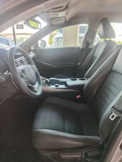 Lexus IS 300H 2013 - 19990 EUR, 170000 km - AUTO.MOTO.pt - 170000km - foto 13 de 38