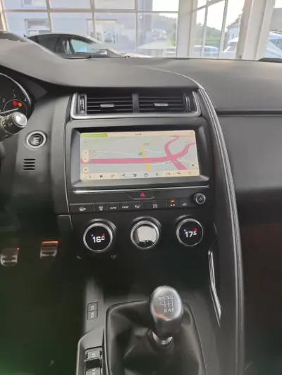 Jaguar E-Pace 2018 - 22500 EUR, 66000 km - AUTO.MOTO.pt - 66000km - foto 35 de 39