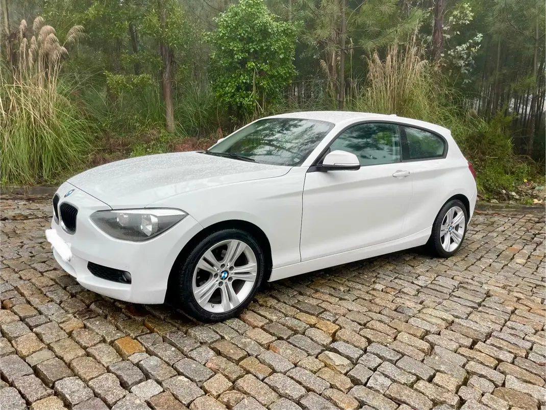BMW 114 2015 - 10990 EUR, 182000 km - AUTO.MOTO.pt - 182000km - foto 3 de 12
