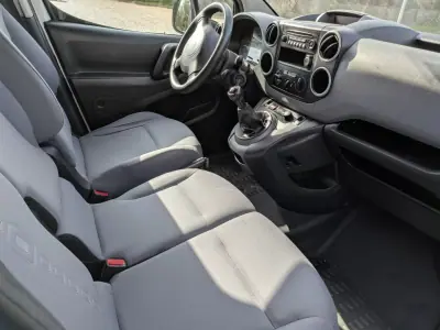 Citroën Berlingo 2016 - 8750 EUR, 220000 km - AUTO.MOTO.pt - 220000km - foto 4 de 10