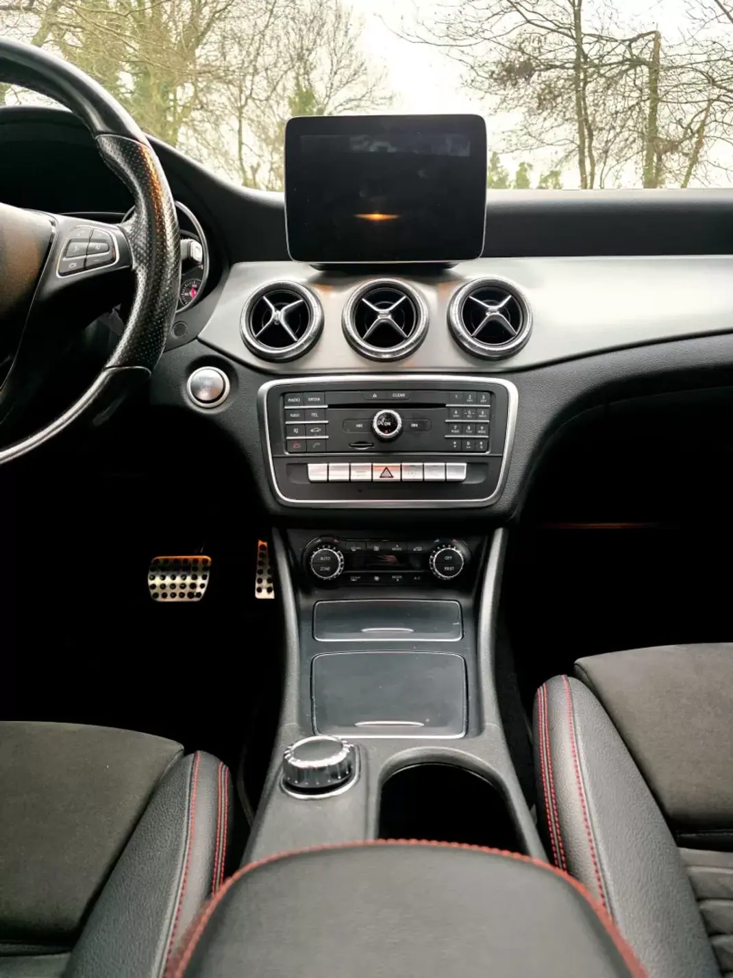 Mercedes-Benz CLA 220 2017 - 19990 EUR, 211000 km - AUTO.MOTO.pt - 211000km - foto 19 de 31