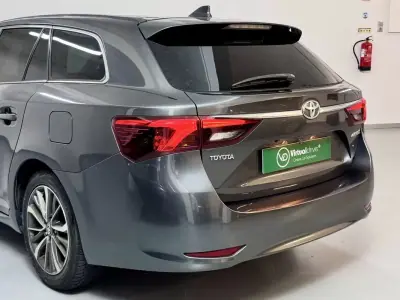 Toyota Avensis Touring Sports 2015 - 13750 EUR, 144000 km - AUTO.MOTO.pt - 144000km - foto 10 de 58