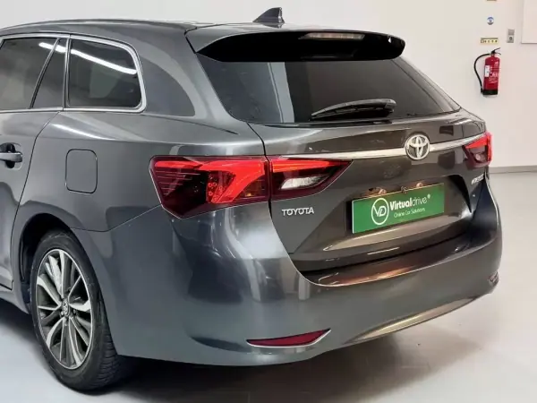 Toyota Avensis Touring Sports 2015 - 13750 EUR, 144000 km - AUTO.MOTO.pt - 144000km - foto 10 de 58