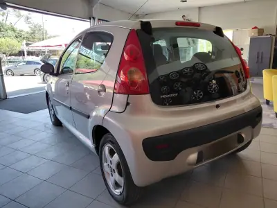 Peugeot 107 2011 - 4899 EUR, 189000 km - AUTO.MOTO.pt - 189000km - foto 5 de 17
