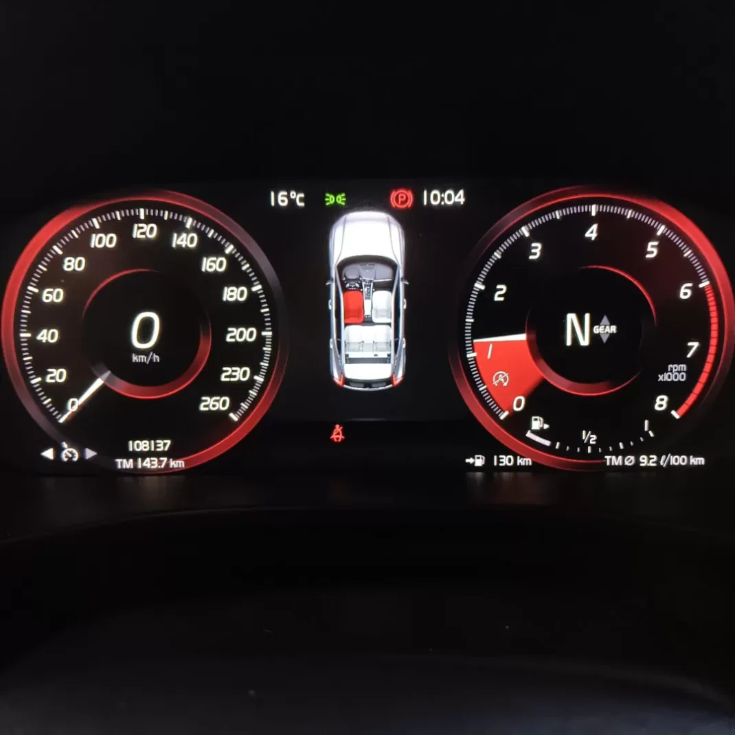 Volvo XC 40 2022 - 24500 EUR, 108137 km - AUTO.MOTO.pt - 108137km - foto 18 de 19