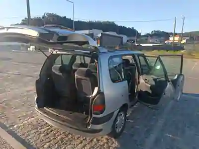 Renault Espace 2000 - 5400 EUR, 187000 km - AUTO.MOTO.pt - 187000km - foto 13 de 15