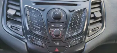 Ford Fiesta 1.4 TDCI 2010 - 4490 EUR, 244800 km - AUTO.MOTO.pt - 244800km - foto 27 de 31