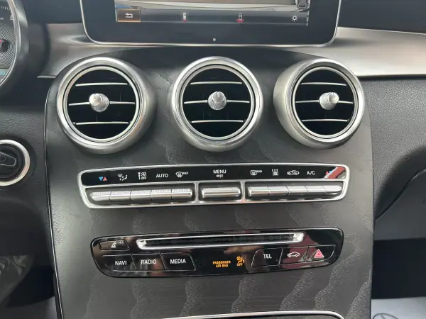 Mercedes-Benz GLC 350 2018 - 28947 EUR, 99000 km - AUTO.MOTO.pt - 99000km - foto 17 de 20