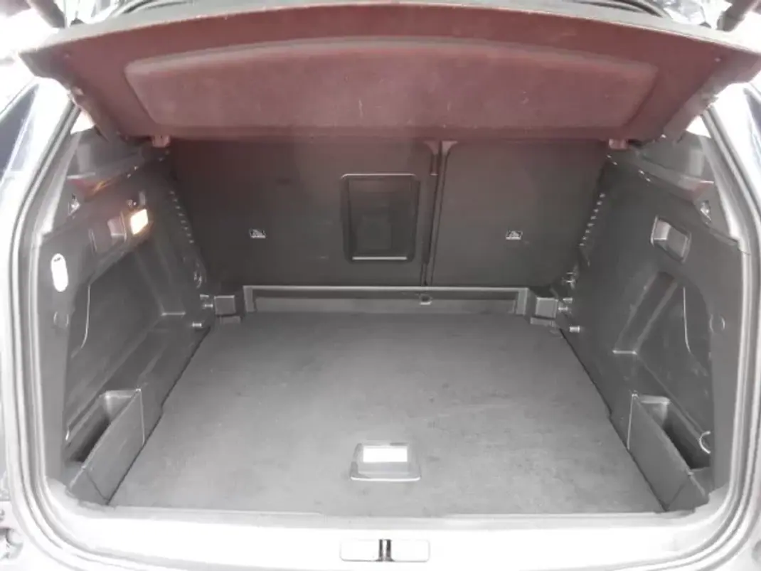 Peugeot 3008 2020 - 22500 EUR, 111358 km - AUTO.MOTO.pt - 111358km - foto 28 de 36