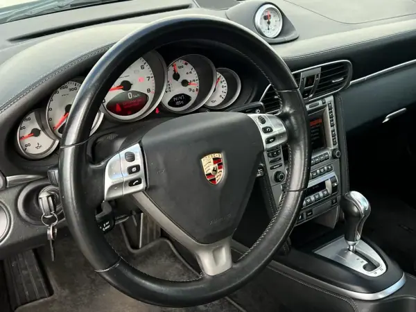 Porsche 911 2007 - 74500 EUR, 98000 km - AUTO.MOTO.pt - 98000km - foto 17 de 18