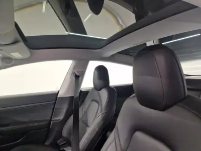 Tesla Model 3 2020 - 20900 EUR, 110000 km - AUTO.MOTO.pt - 110000km - foto 3 de 6
