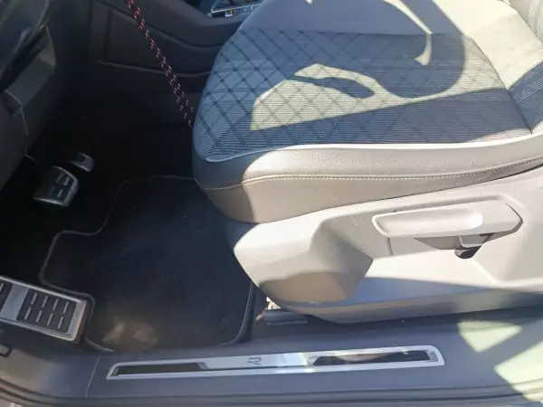 Volkswagen Tiguan 2021 - 28900 EUR, 141000 km - AUTO.MOTO.pt - 141000km - foto 28 de 33